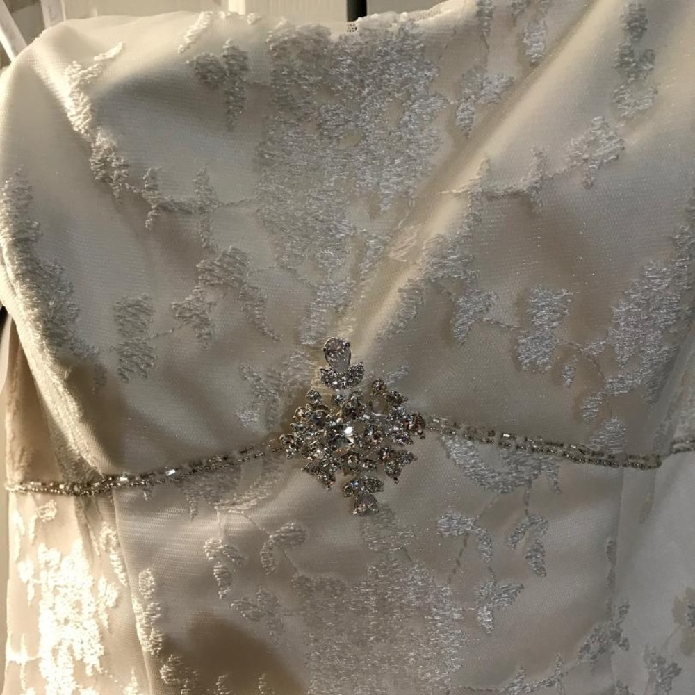 BRIDAL - Picture 5 of 7